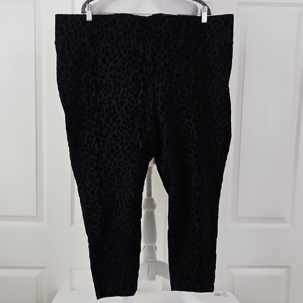 Torrid NWT Flocked Velvet Pants